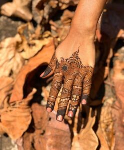 detail mehndi