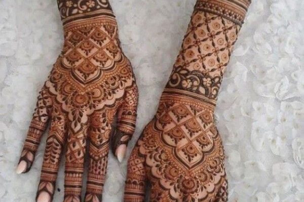 Heavy Bridal Mehndi Designs to Follow