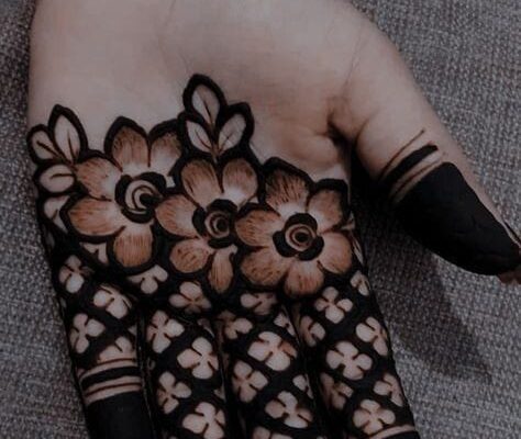 Dark Finger Mehndi Designs for a Striking Look