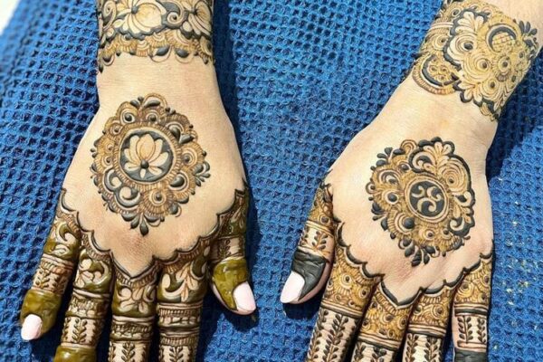 Classic Circle Motif Mehndi: Mesmerizing Art